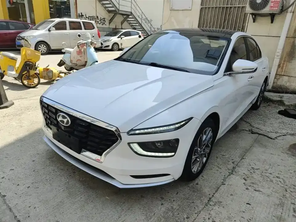 Hyundai Mistra 1.8L CVT GLX Elite 2021