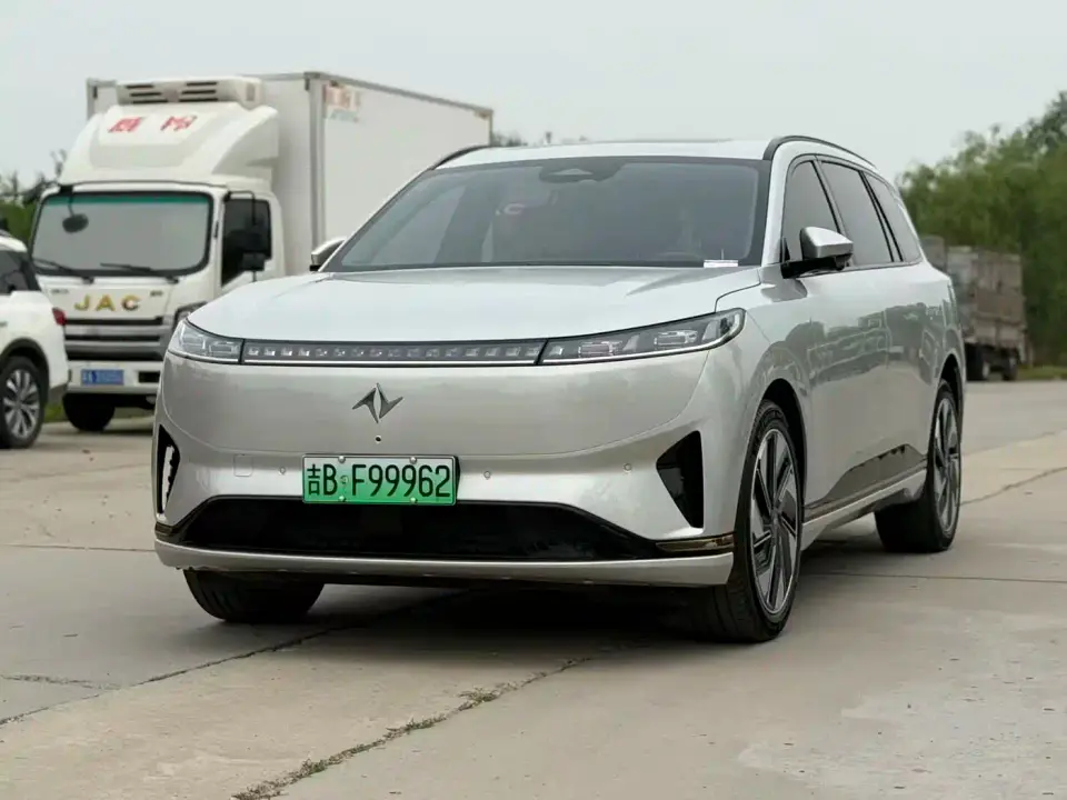 Dongfeng Yipai eπ008 210Max Extended Range 5-Seater 2025