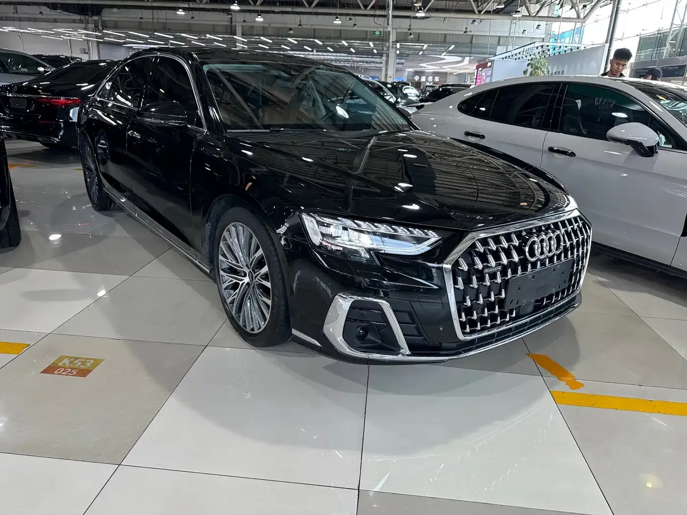 Audi A8 Model A8L 50 TFSI quattro Premium Selection 2024 — фото 3