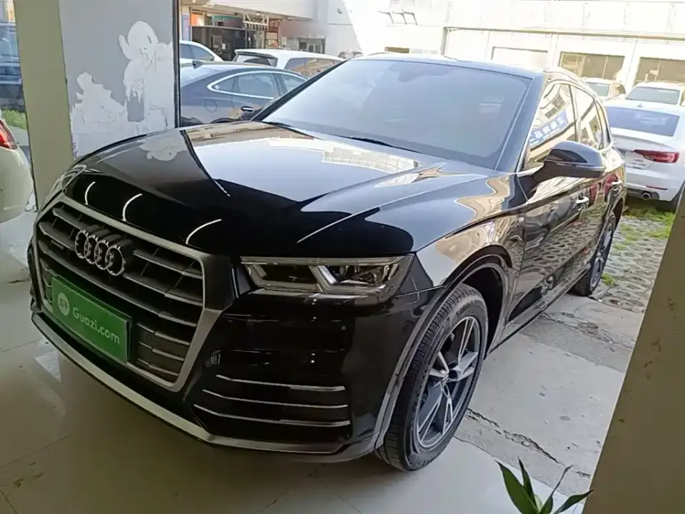 Audi Q5L Facelift 40 TFSI Honor Fashion 2021