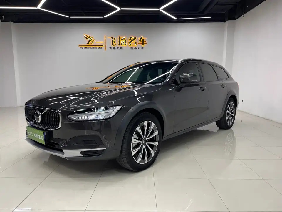 Volvo V90 Cross Country B5 AWD Wisdom Edition 2025