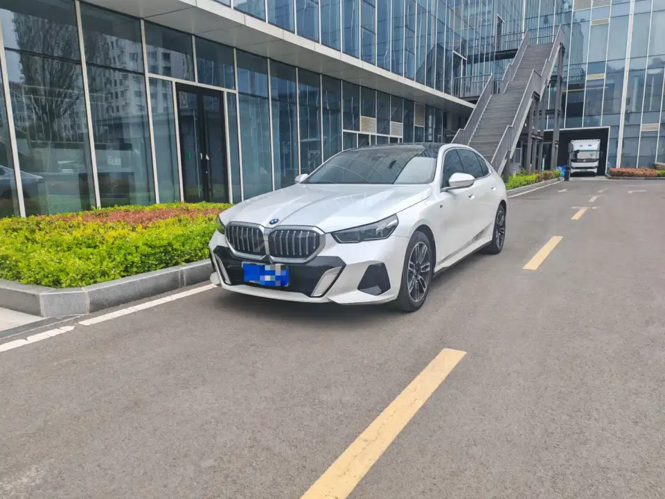 BMW 5 Series 530Li Leading M Sport Package 2024