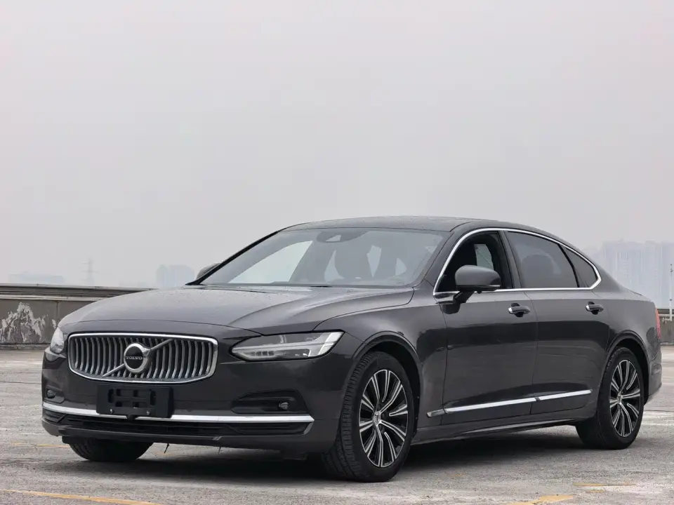 Volvo S90 Model B5 Momentum Luxury Edition 2021