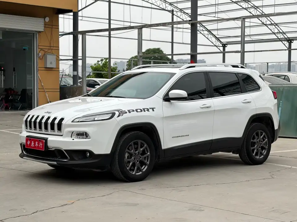 Jeep Cherokee 2.0L 2WD Safety Upgrade Edition 2021