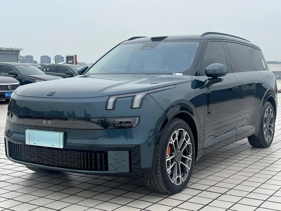 Lynk & Co 900 2.0T Ultra 2025