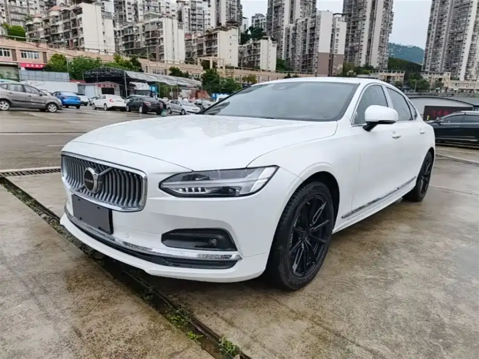 Volvo S90 Model B5 Momentum Luxury Edition 2021