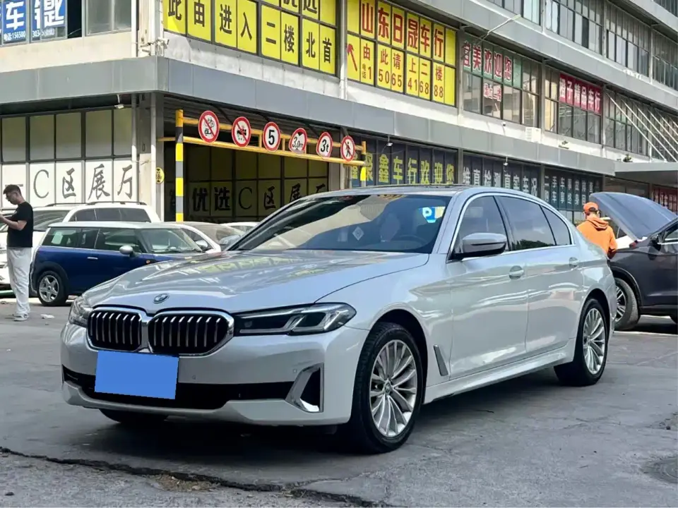 BMW 5 Series 525Li Luxury Package 2023