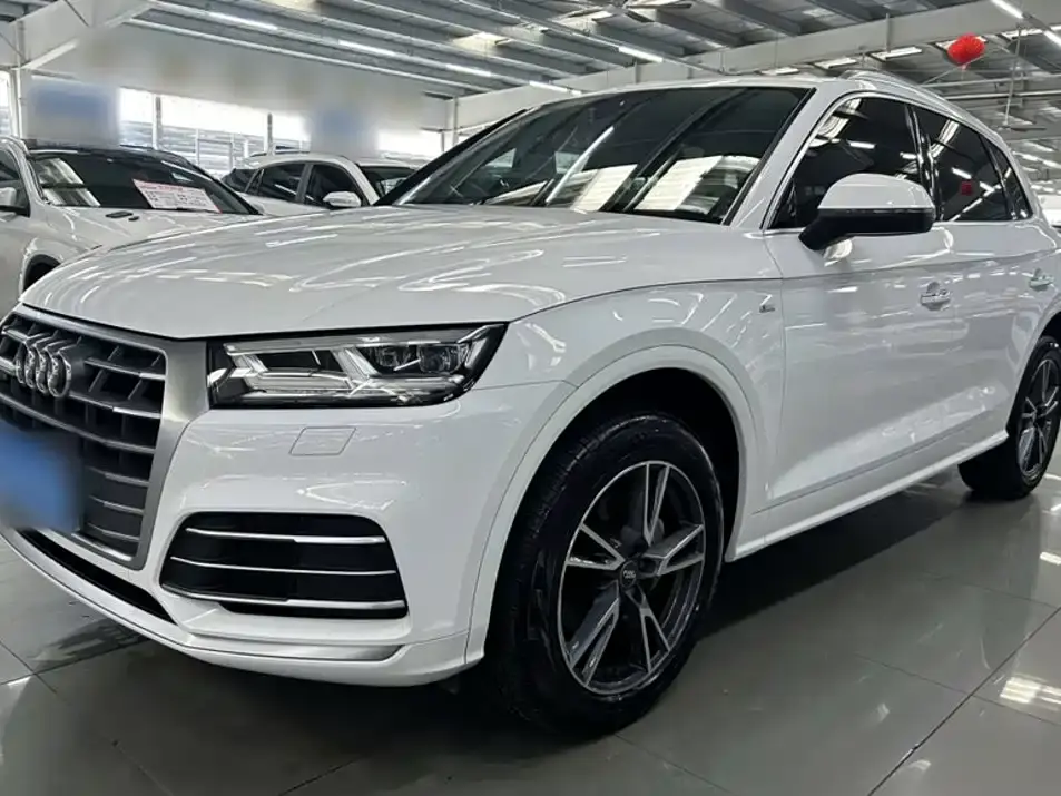 Audi Q5L Facelift 40 TFSI Honor Fashion 2021