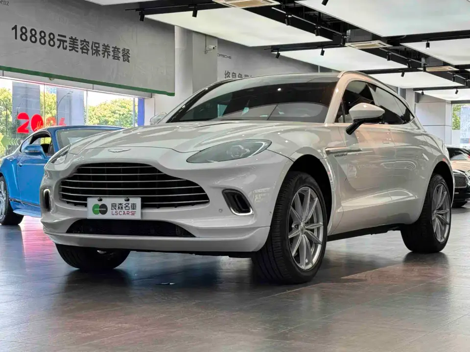 Aston Martin DBX 3.0T STRAIGHT-SIX 2022