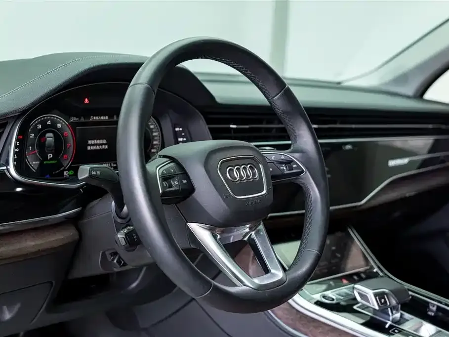 Audi Q7 55 TFSI quattro S line Sport 2024 — фото 20