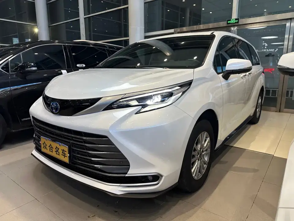Toyota Sienna 2.5L Hybrid Premium Edition 2023