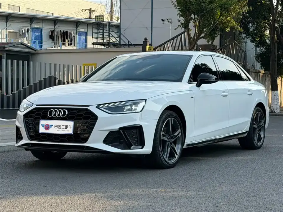 Audi A4L 40 TFSI Luxury Dynamic 2022