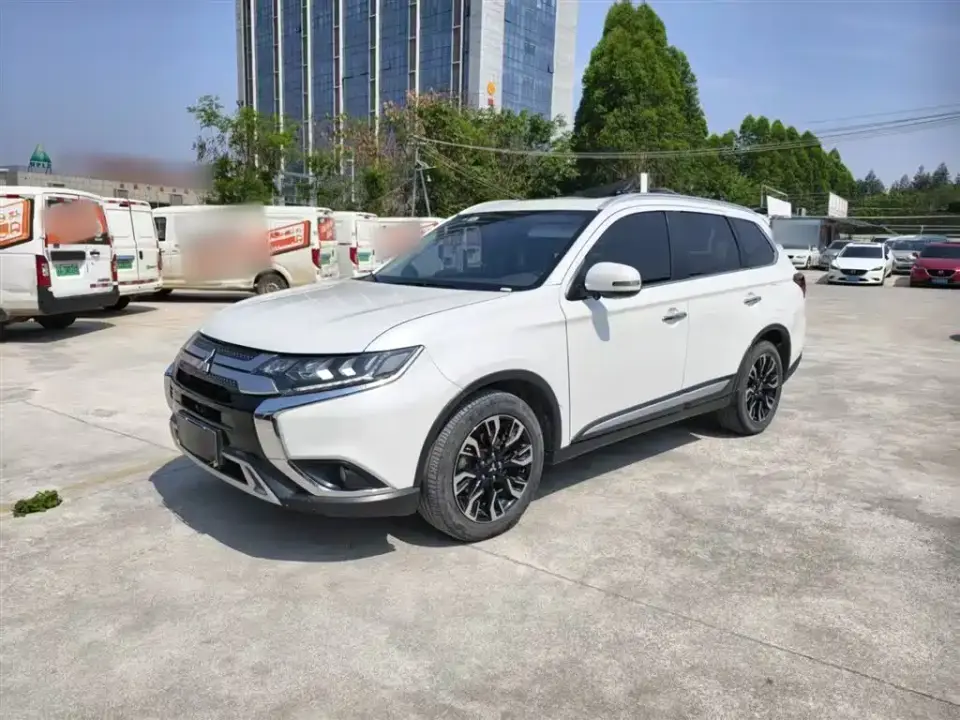 Mitsubishi Outlander 2.4L 4WD Luxury 5-seater 2020