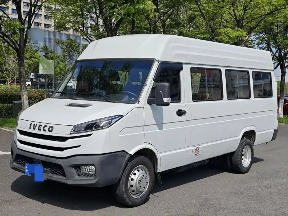 Iveco Daily 2.5T V40 Van Long Wheelbase Medium Roof Dual Tire Sliding Door 2-3 Seats 2024