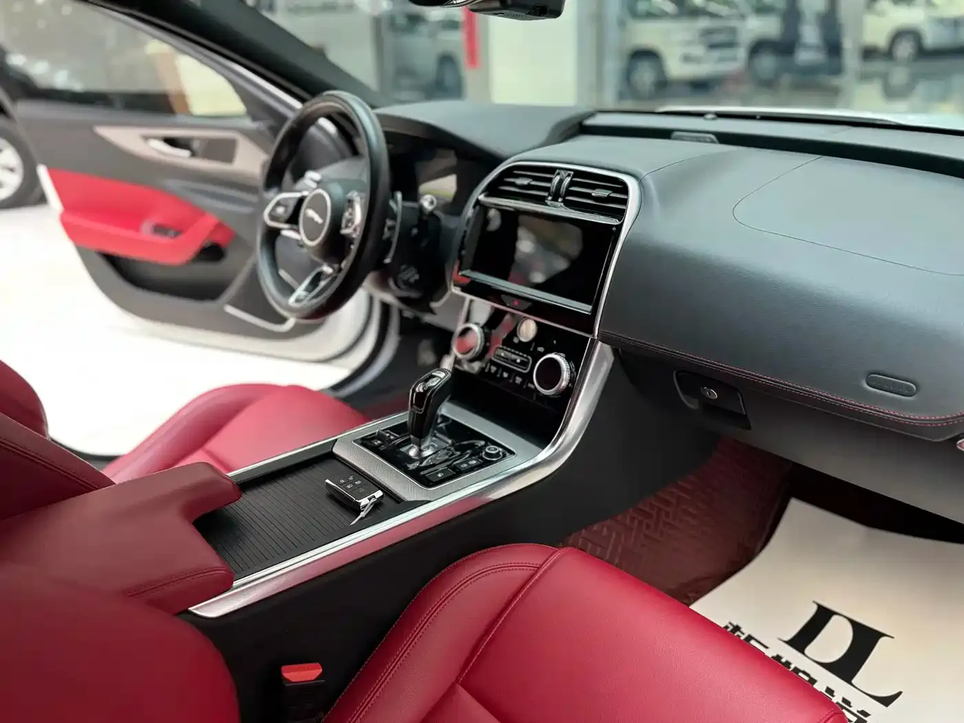 Jaguar XEL 2.0T 250PS R-DYNAMIC S Progressive Sport Edition 2022 — фото 8
