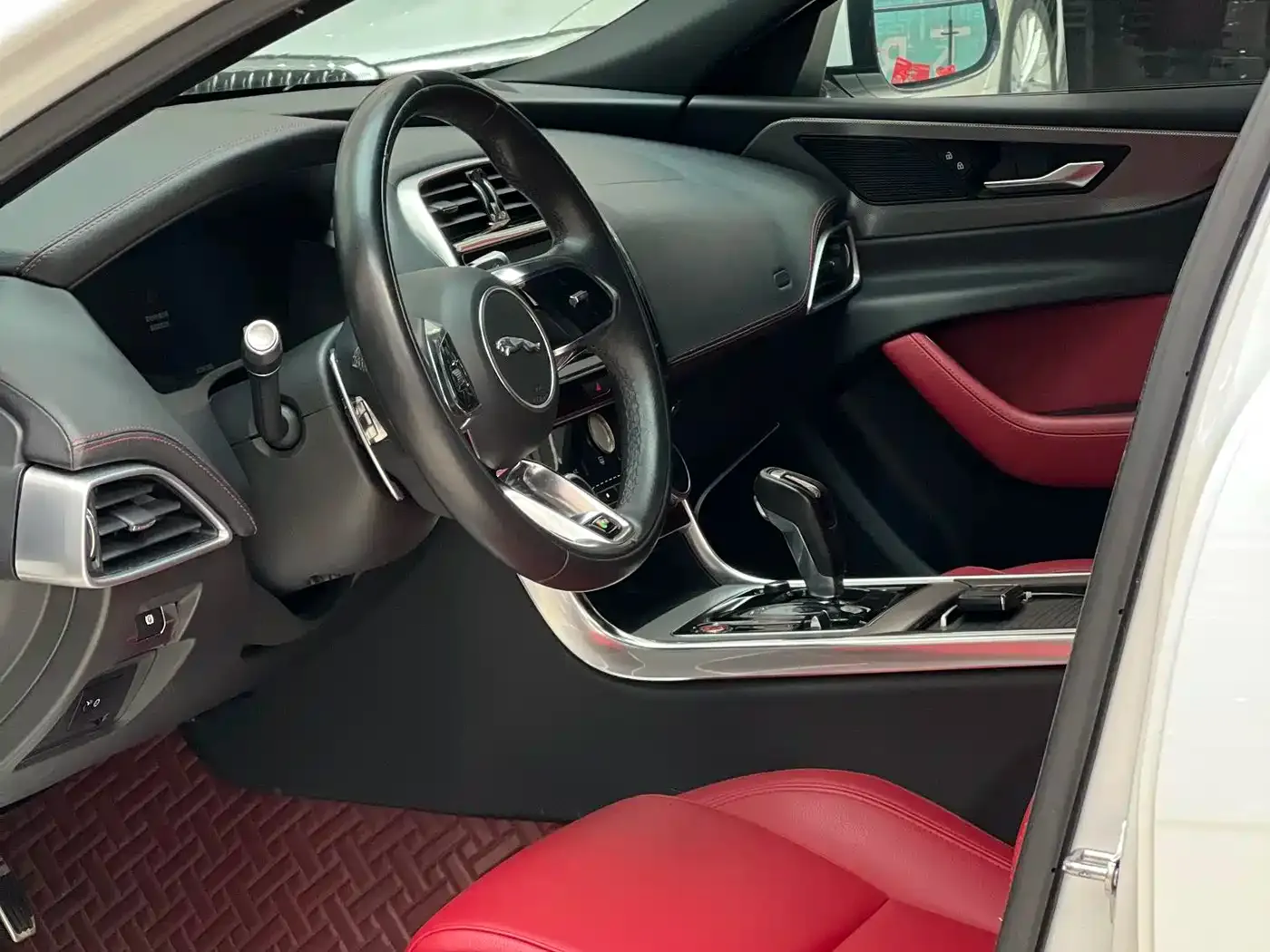 Jaguar XEL 2.0T 250PS R-DYNAMIC S Progressive Sport Edition 2022 — фото 4