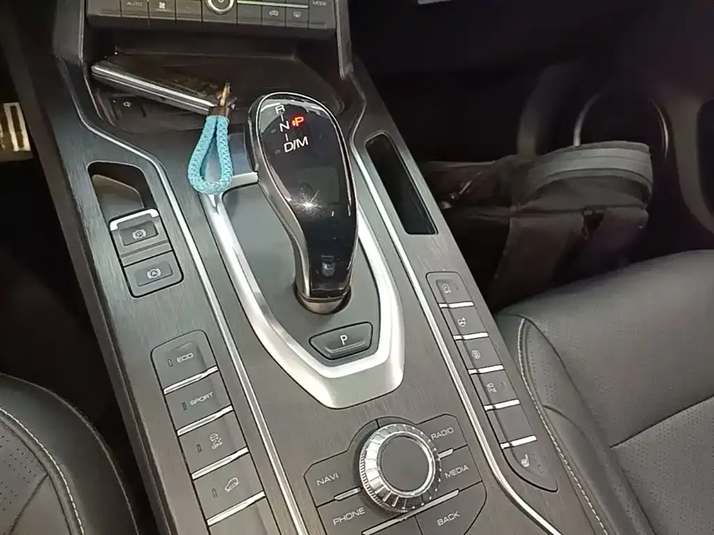 Wey VV6 2.0T 2WD Super Luxury China V 2019 — фото 14