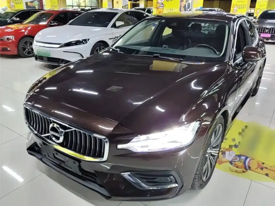 Volvo S60 T4 Momentum Luxury Edition 2020