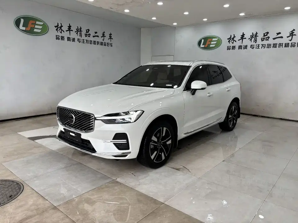 Volvo XC60 B5 AWD Zhiyuan Sport Edition 2025