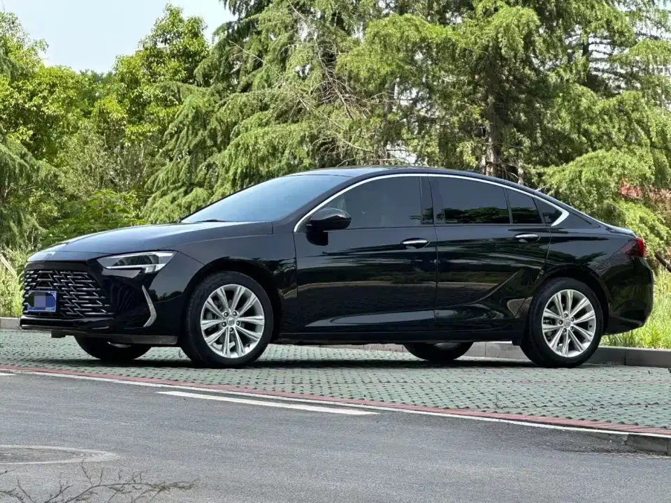 Buick Regal Model 28T Premium 2025