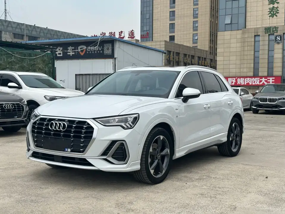 Audi Q3 35 TFSI Fashion Dynamic (1.4T) 2023
