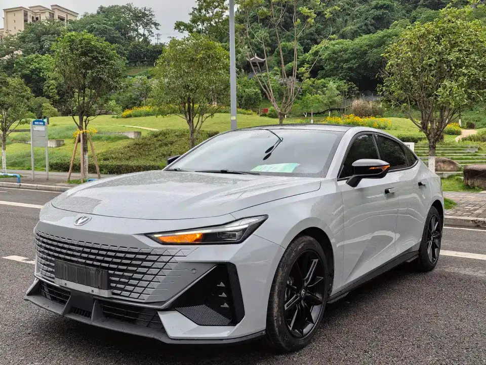Changan UNI-V 1.5T Premium Model 2021