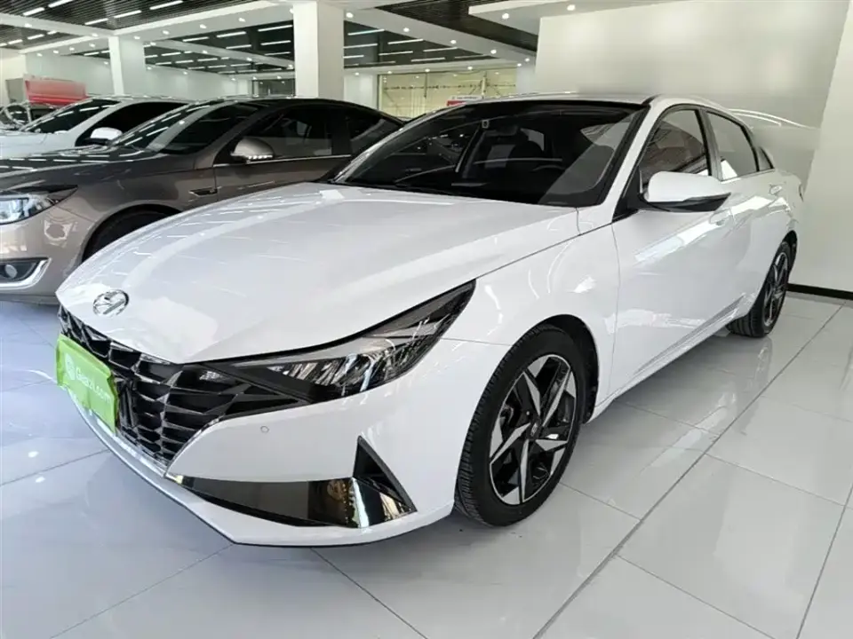Hyundai Elantra 1.5L CVT LUX Premium Edition 2023