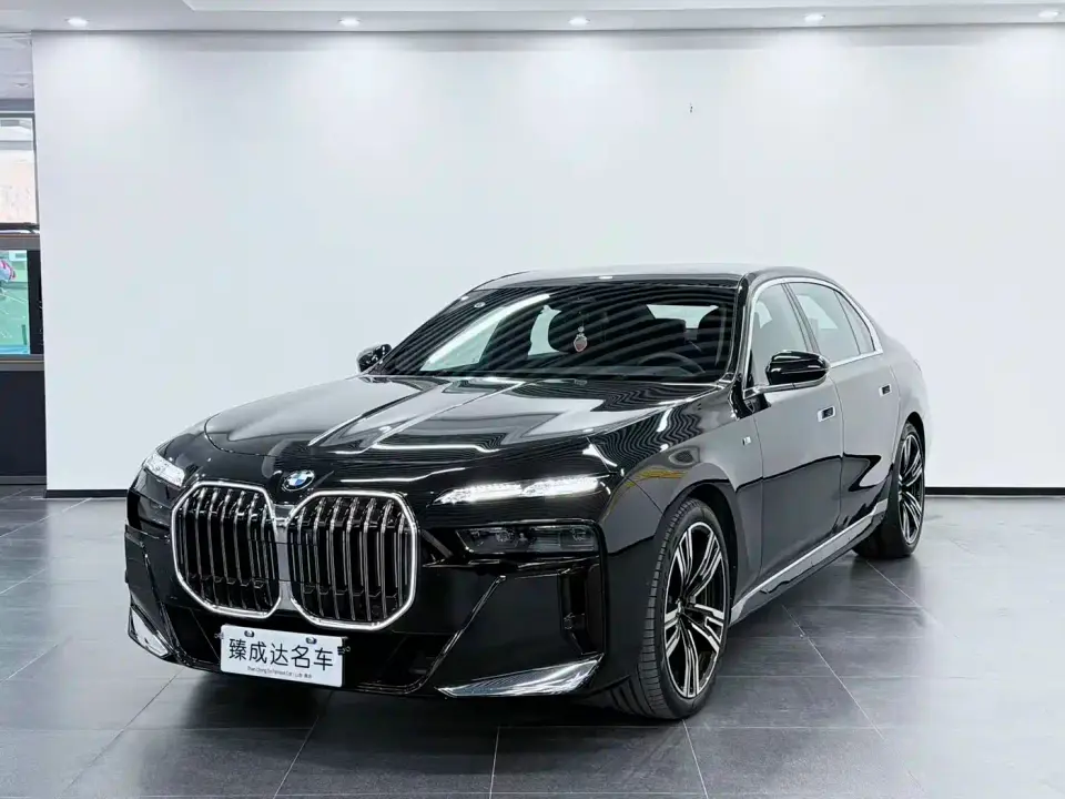BMW 7 Series Model 735Li M Sport Package 2025