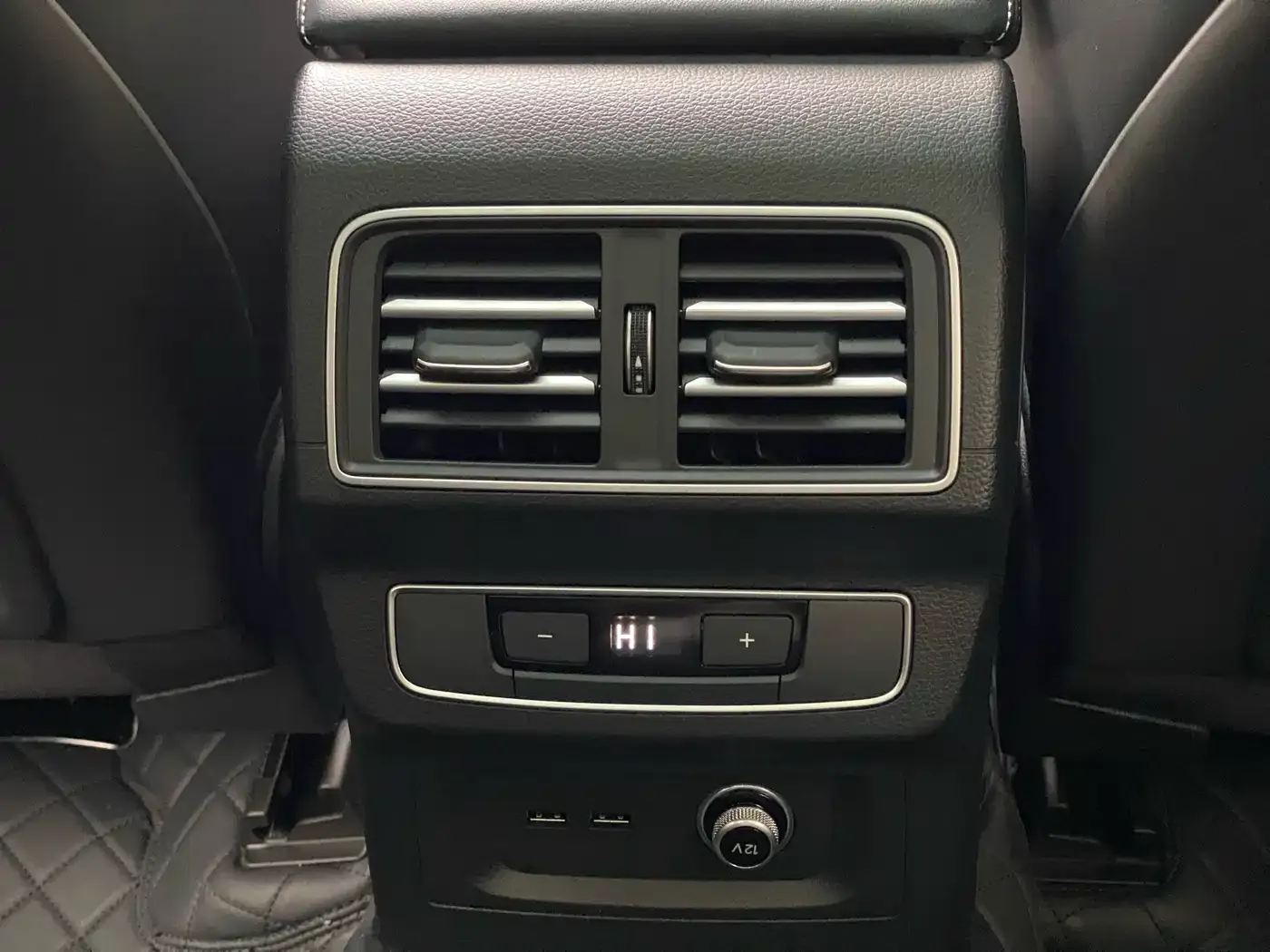 Audi Q5L Model 45 TFSI Luxury Dynamic 2024 — фото 20