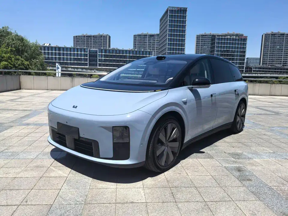Li Auto Li i8 Standard Edition 2025