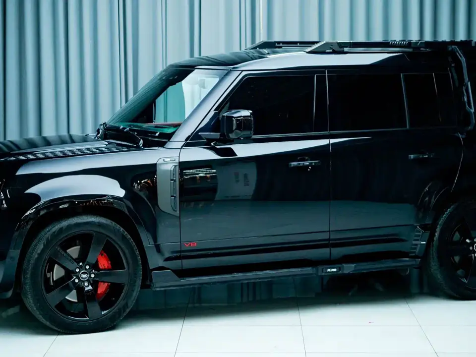 Land Rover Defender Facelift 110 5.0T V8 2023