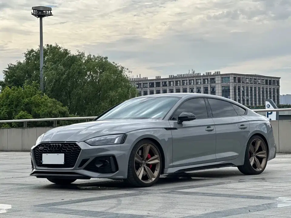 Audi RS 5 Model RS 5 2.9T Sportback Dark Gold Edition 2023