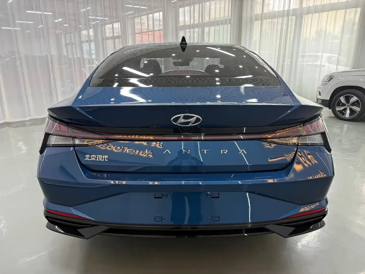 Hyundai Elantra 1.5L CVT LUX Premium Edition 2022 — фото 5