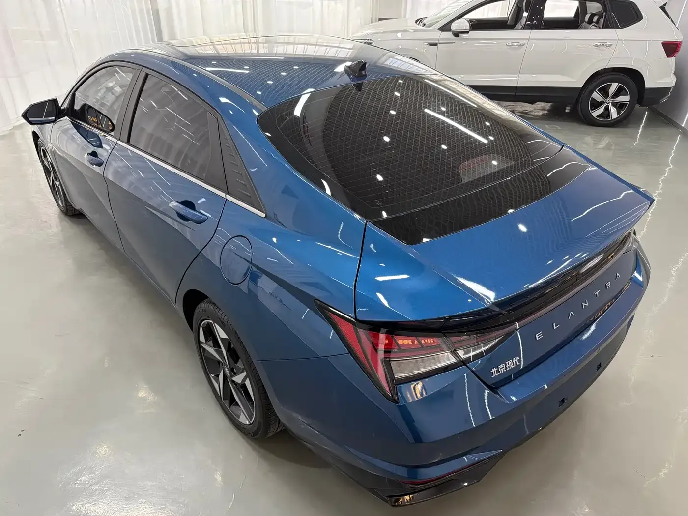 Hyundai Elantra 1.5L CVT LUX Premium Edition 2022 — фото 4