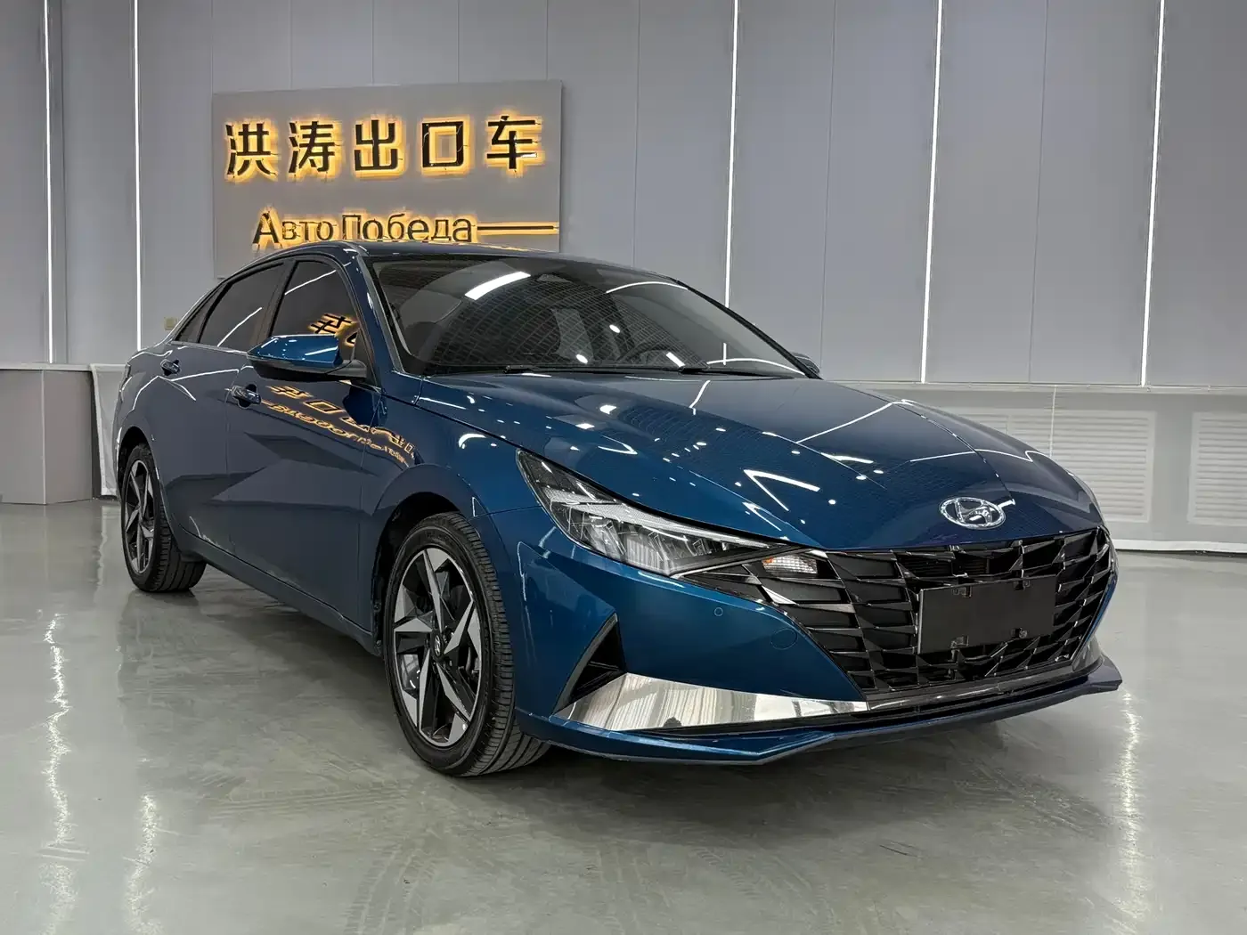 Hyundai Elantra 1.5L CVT LUX Premium Edition 2022 — фото 2