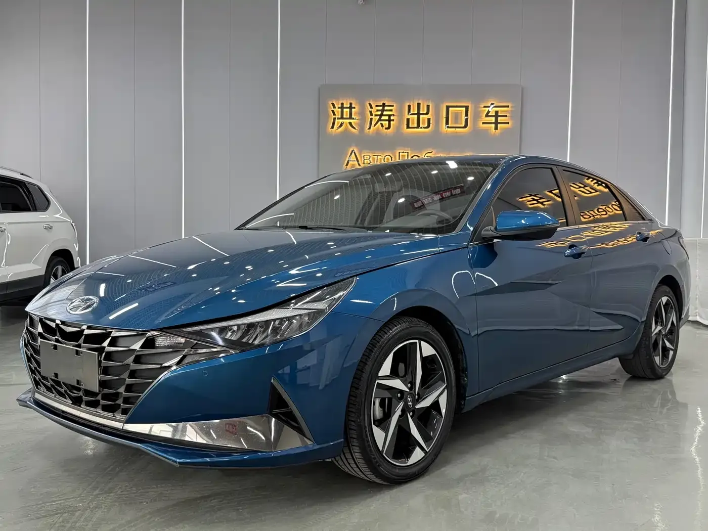 Hyundai Elantra 1.5L CVT LUX Premium Edition 2022