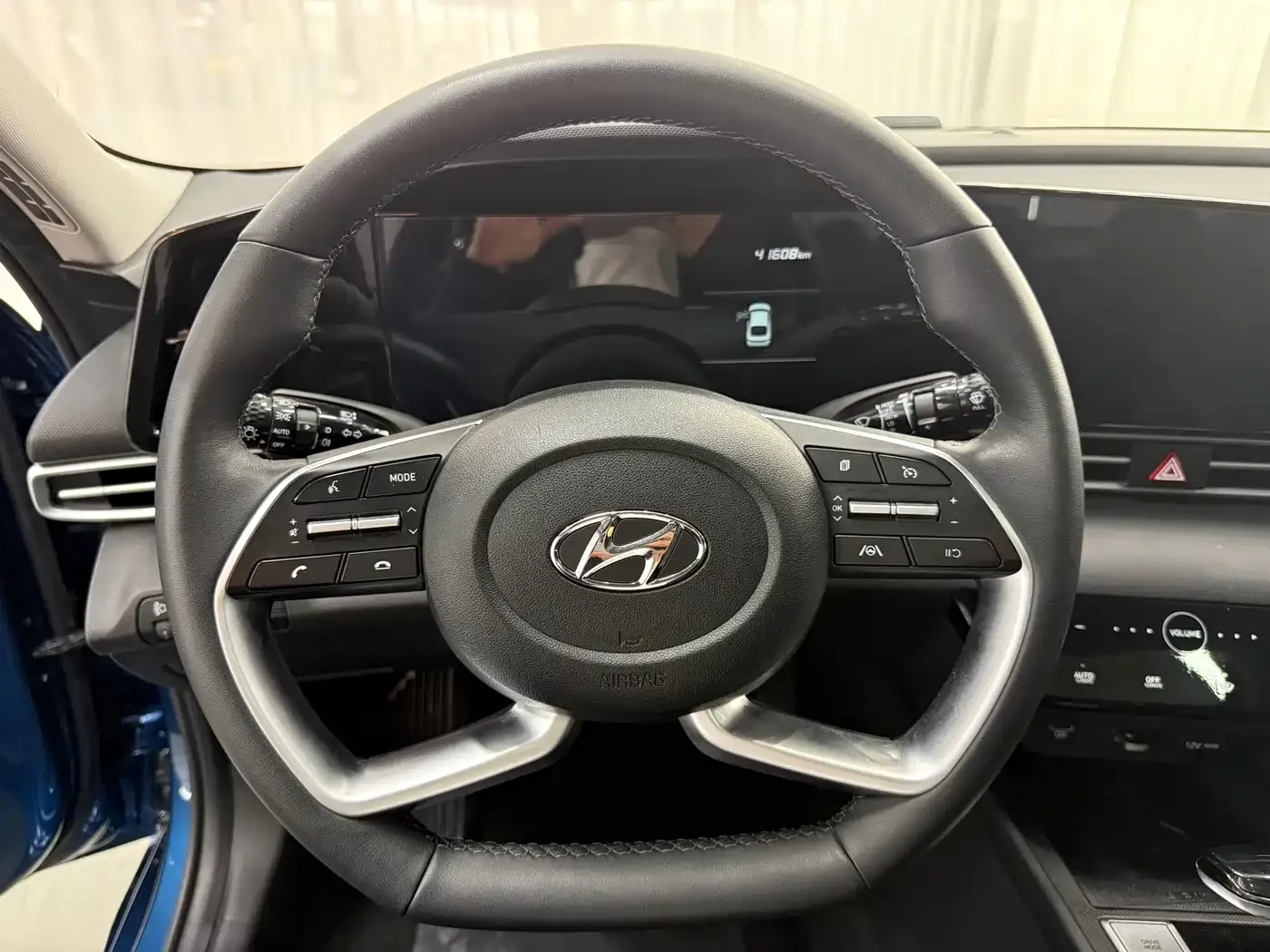 Hyundai Elantra 1.5L CVT LUX Premium Edition 2022 — фото 13