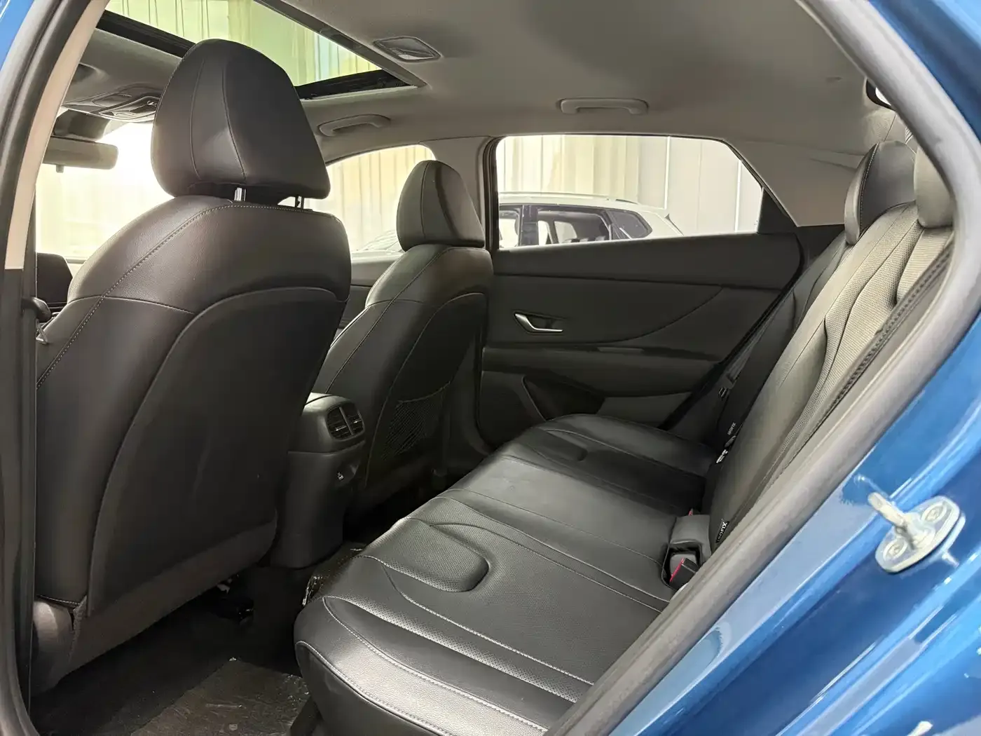 Hyundai Elantra 1.5L CVT LUX Premium Edition 2022 — фото 11