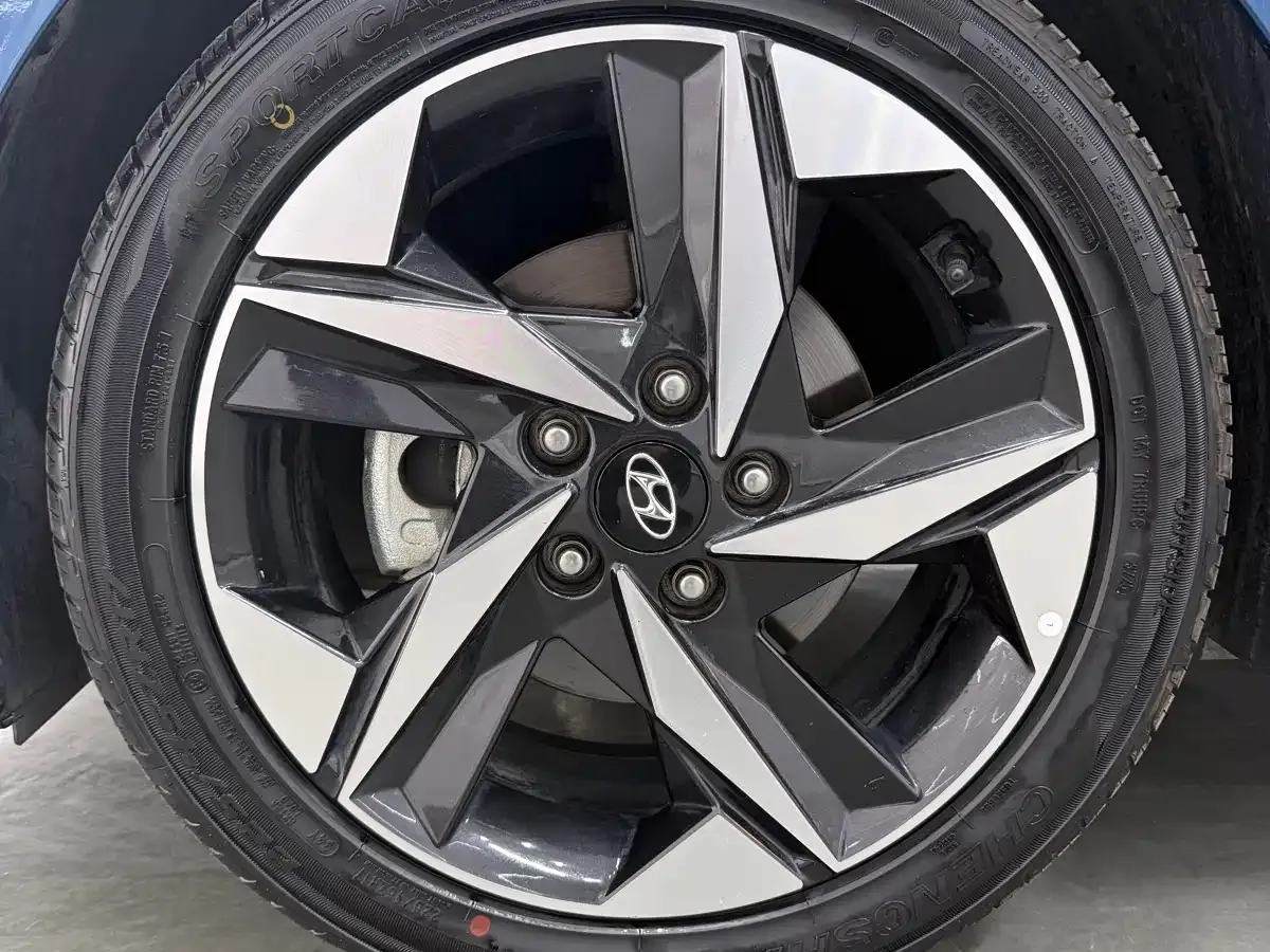 Hyundai Elantra 1.5L CVT LUX Premium Edition 2022 — фото 18