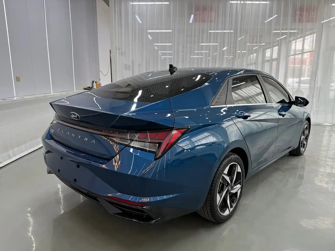 Hyundai Elantra 1.5L CVT LUX Premium Edition 2022 — фото 6