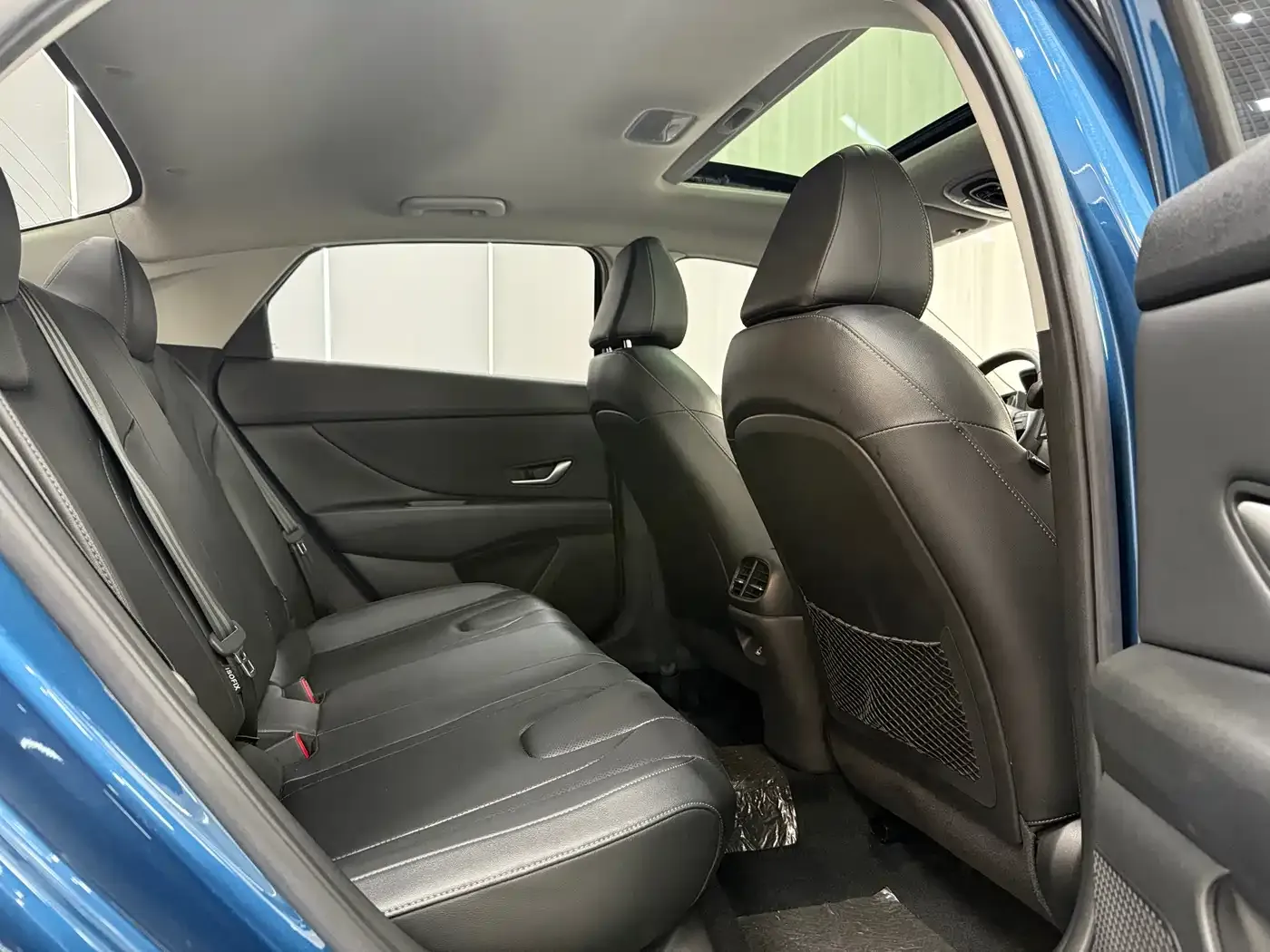 Hyundai Elantra 1.5L CVT LUX Premium Edition 2022 — фото 9