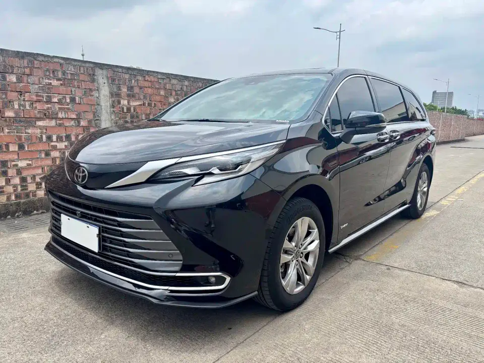 Toyota Sienna 2.5L Hybrid 4WD Premium Edition 2025