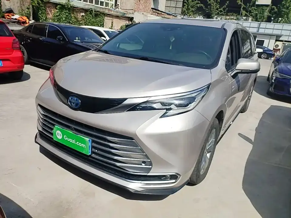 Toyota Sienna 2.5L Hybrid Platinum Edition 2022