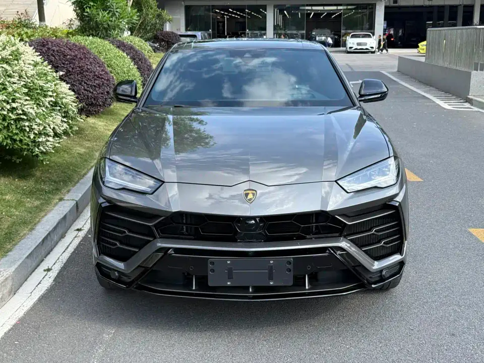 Lamborghini Urus 4.0T V8 2021