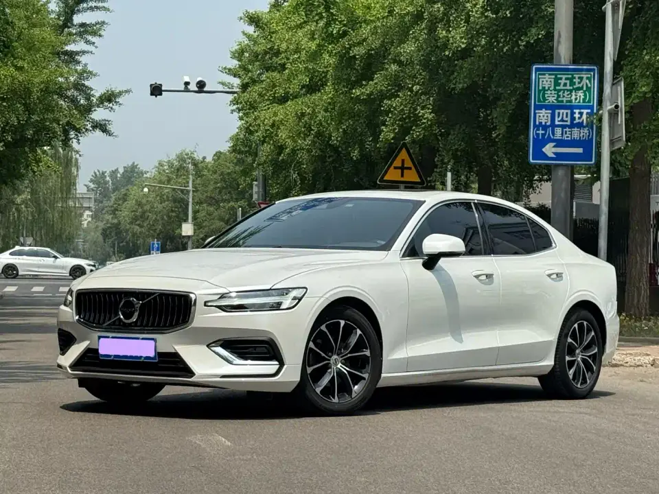 Volvo S60 T4 Momentum Luxury Edition 2020
