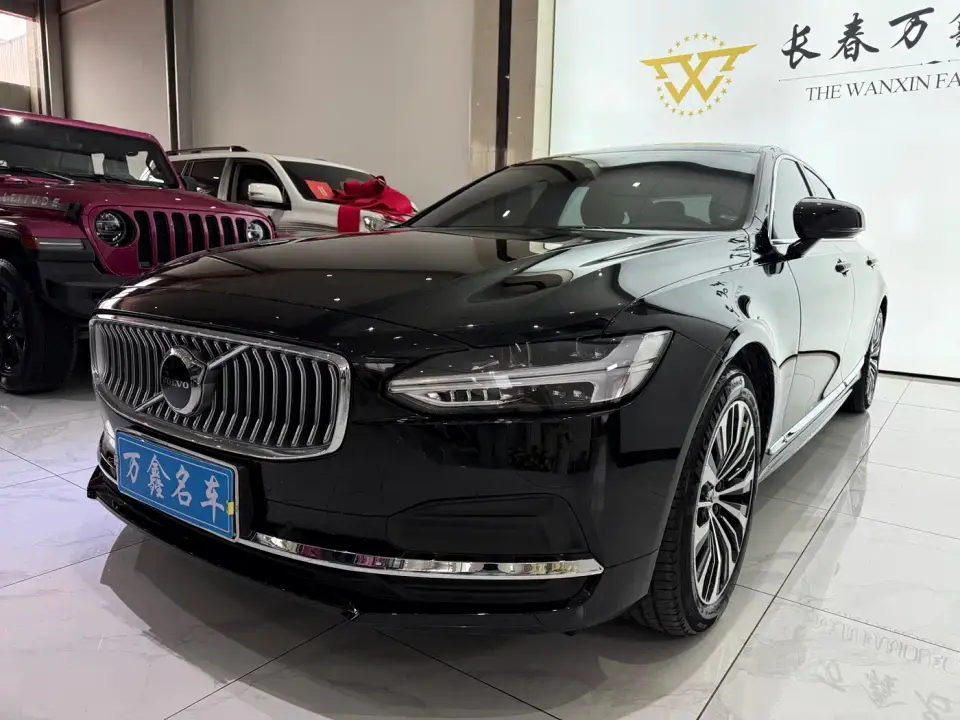 Volvo S90 B5 Momentum Luxury Edition 2024