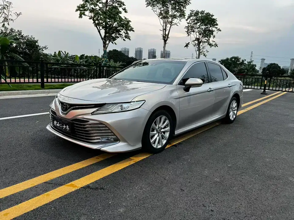 Toyota Camry 2.0G Luxury Edition 2019