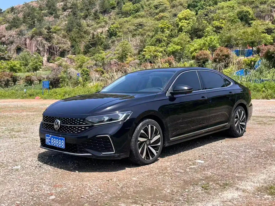 Volkswagen Passat 330TSI Starlight Elite Edition 2022