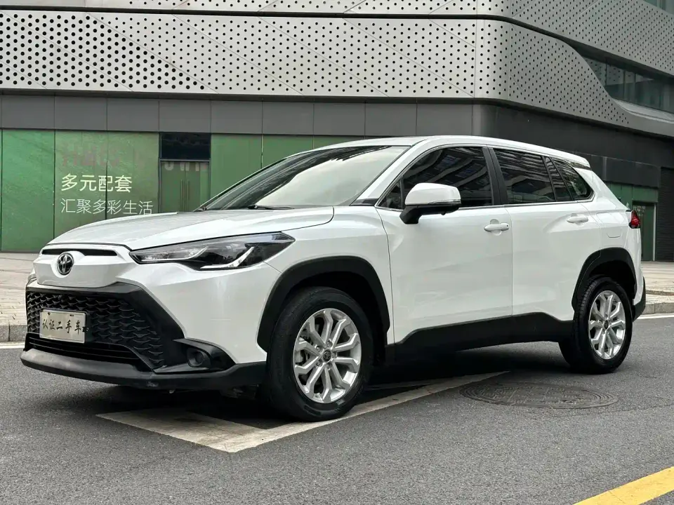 Toyota Frontlander 2.0L CVT Leading Edition 2022