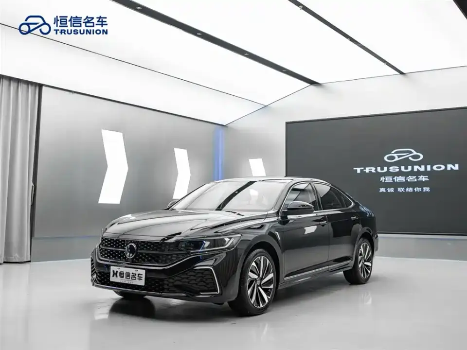 Volkswagen Passat Facelift 330TSI Starlight Elite Edition 2023